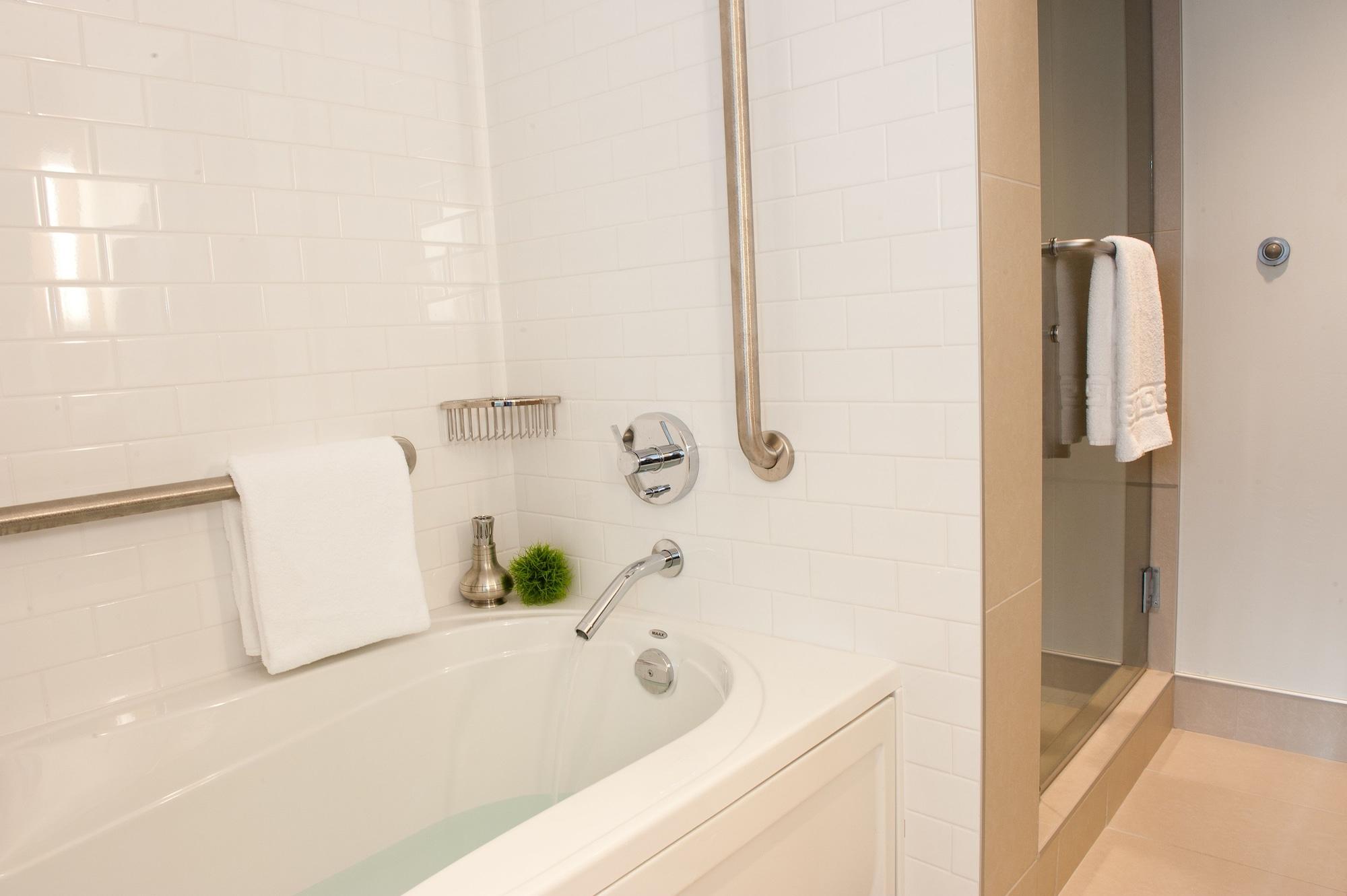 The Holman Grand Hotel 4*