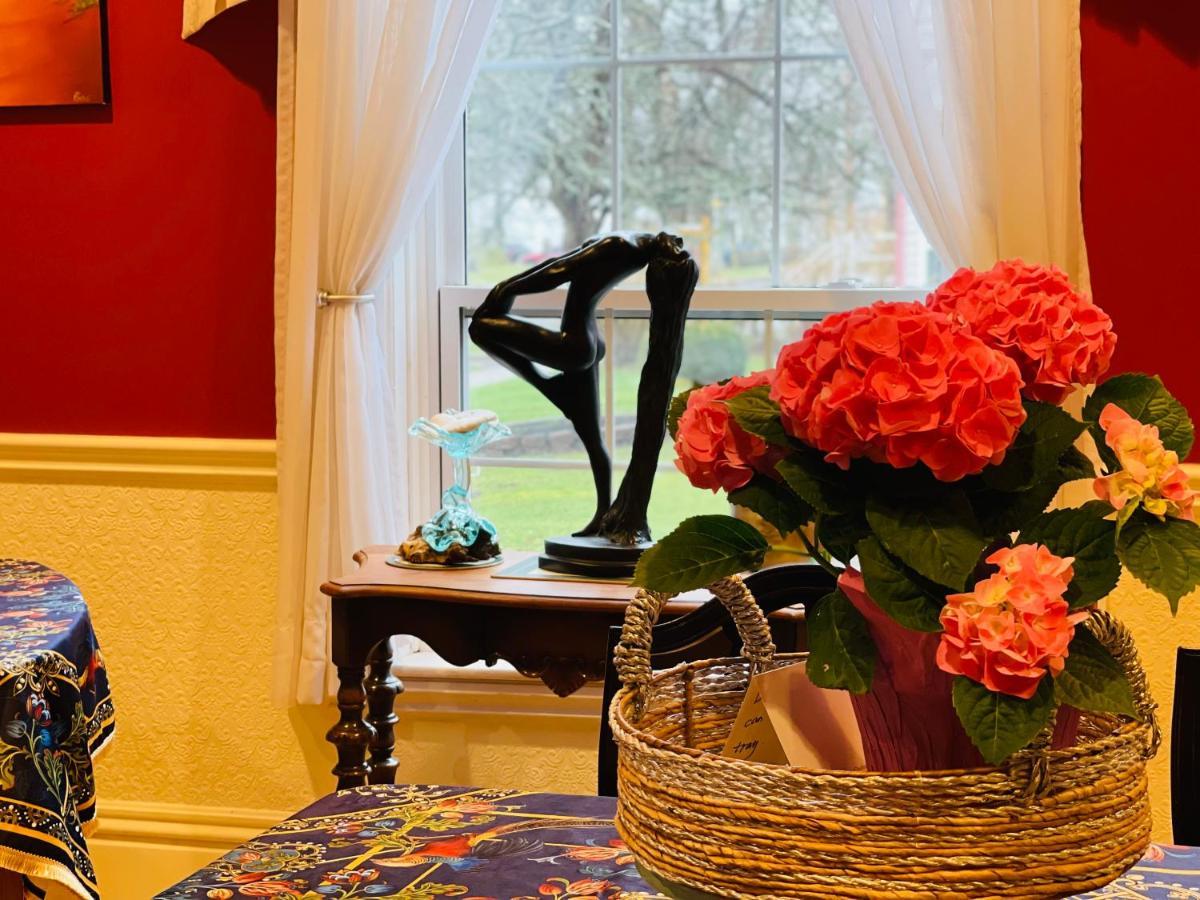 Charlotte's Rose Bed & Breakfast 4*
