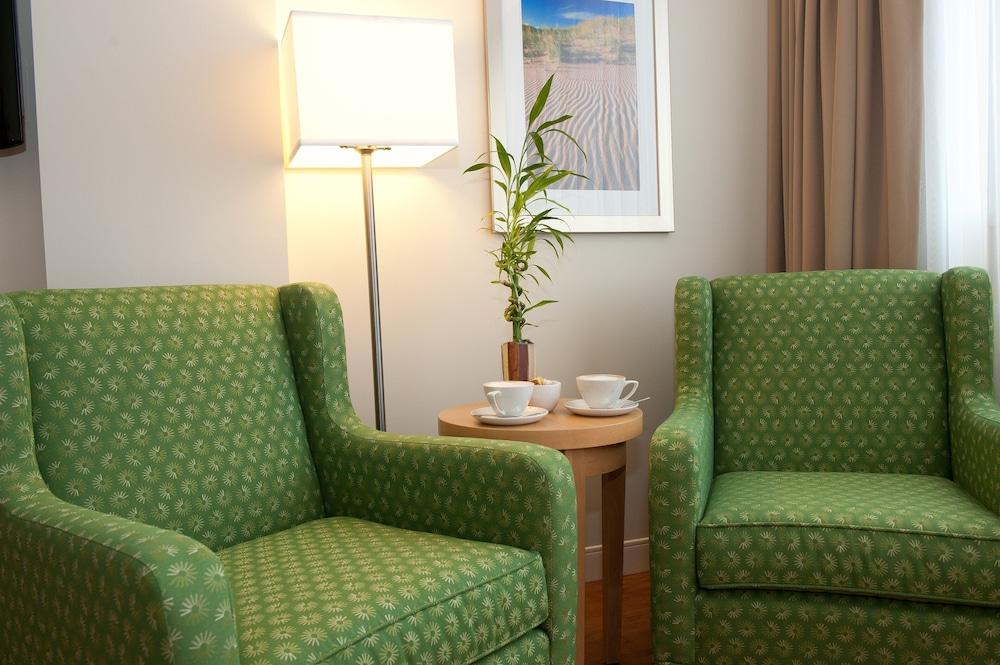 The Holman Grand Hotel 4*