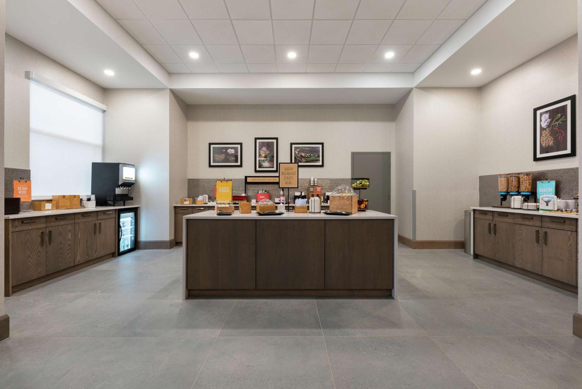 Hampton & Hotel 3*