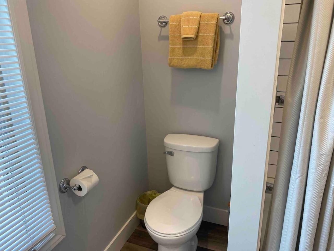 86a King Bed 2bd 3bt On Queen St. Downtown * Charlottetown