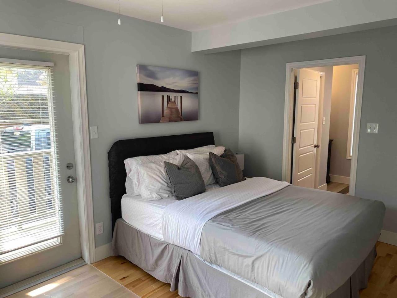86a King Bed 2bd 3bt On Queen St. Downtown * Charlottetown