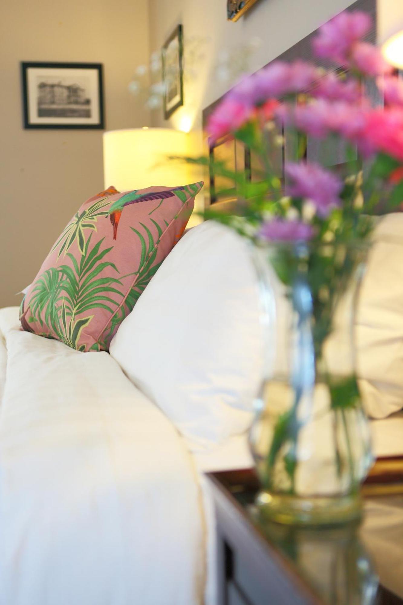 Bed & Breakfast No 1 Grafton 4*