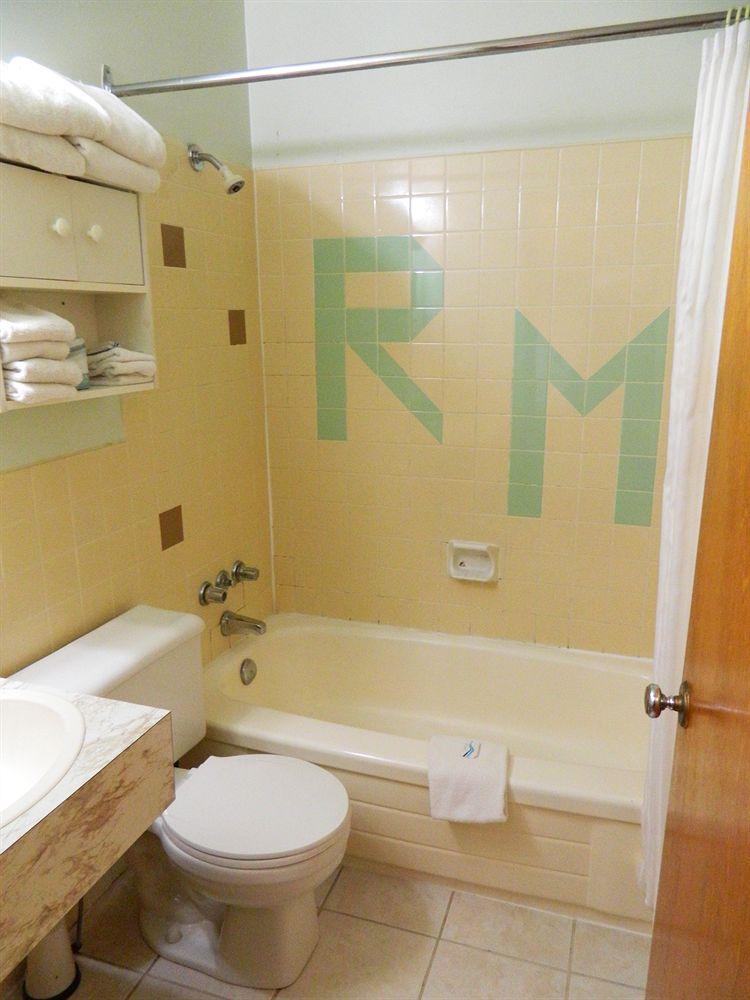 Motel Royalty Maples Motel & Cottages