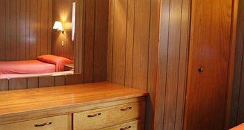 Royalty Maples Motel & Cottages 2*