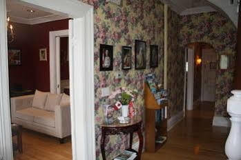 Charlotte's Rose Bed & Breakfast 4*