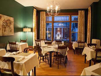 Hillhurst Bed & Breakfast 4*