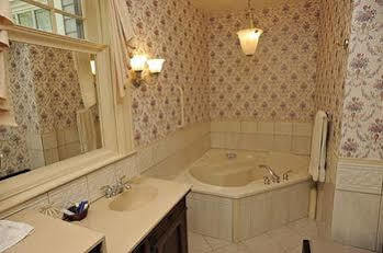 Inn Elmwood Heritage Inn