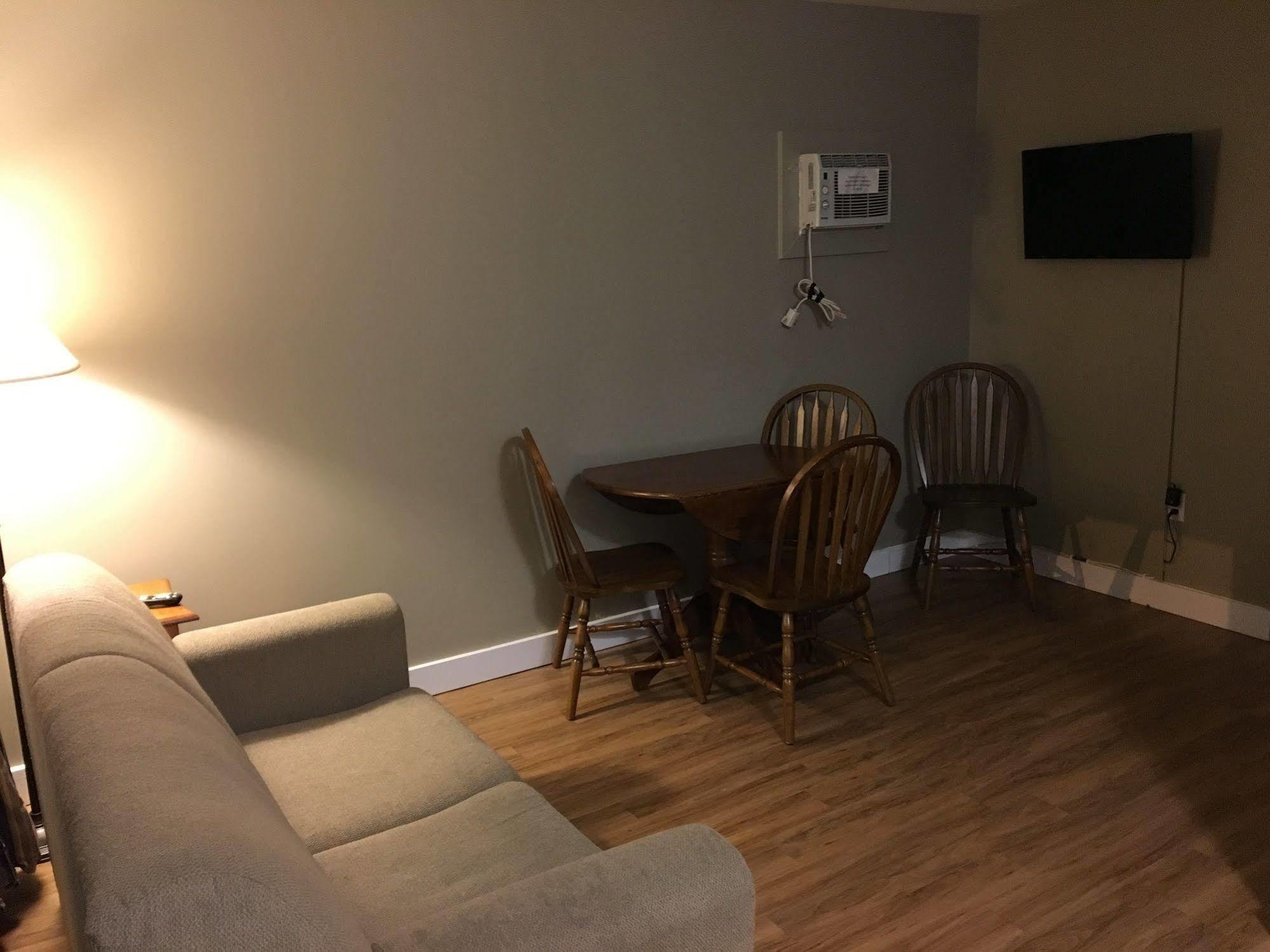 Royalty Maples Motel & Cottages Motel 2*