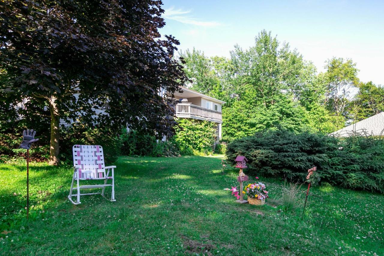 Hotel Lily's Garden Charlottetown