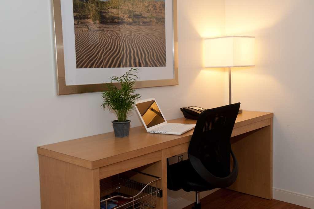 The Holman Grand Hotel 4*